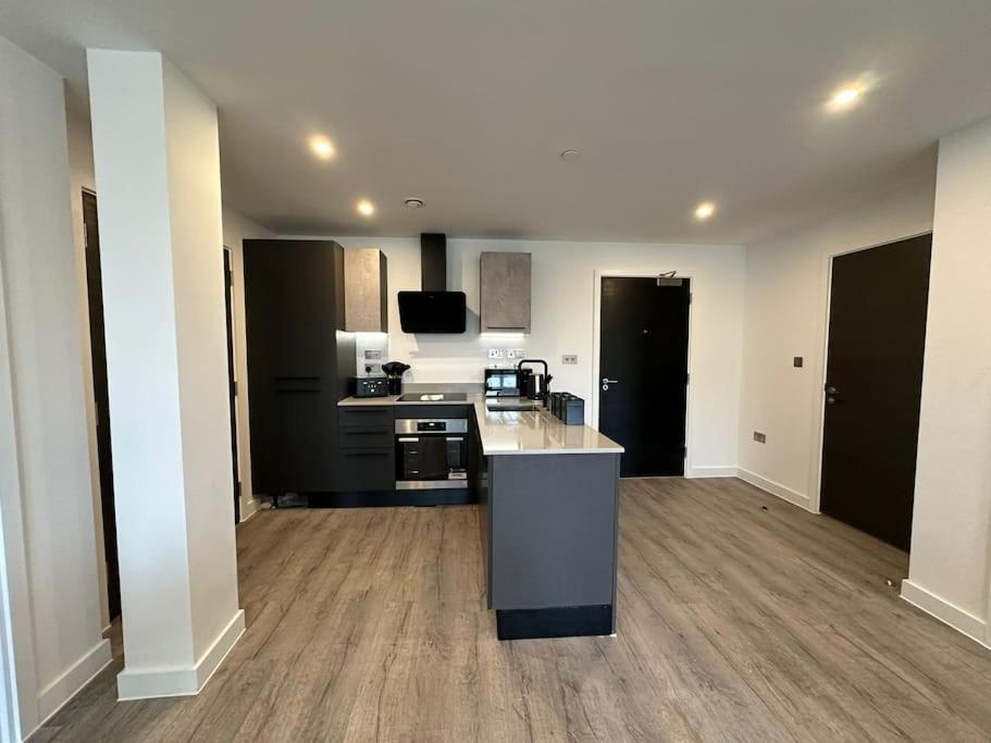 Stylish Central York Apartment Free Parking & Gym Экстерьер фото