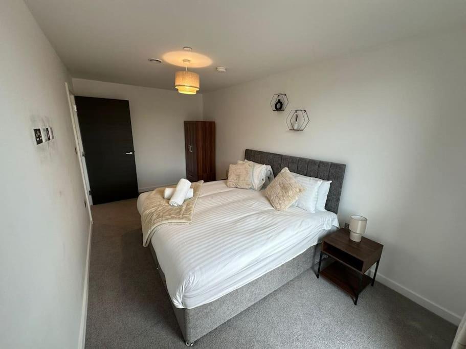 Stylish Central York Apartment Free Parking & Gym Экстерьер фото